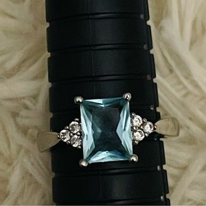 $1!!!** Fashion ring with light blue stone